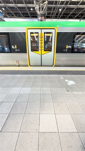 Transperth B-series Train (Set 073) Departs from Perth Station #train #transperth #perth