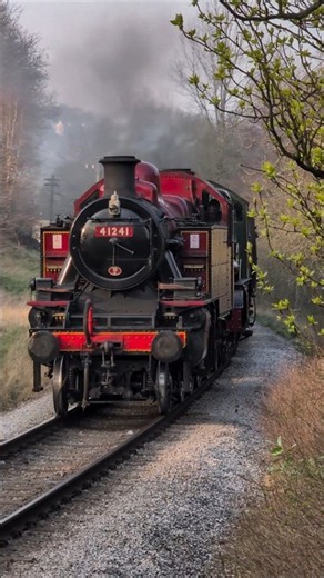 KWVR STEAM GALA: 41241 and Nunney Castle arrive at Haworth