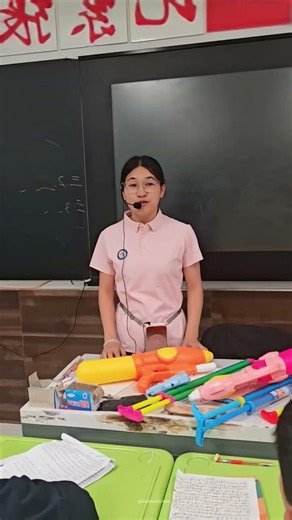 The teacher suddenly found water guns in the bags of all the students #shortsvideo
