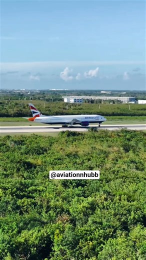 Full Power Takeoff 🔥 Boeing 777 in Action #pilotskills #airplane #airport #pilottraining