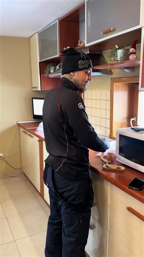 Beto și confuzia parizerului: porc sau pui?