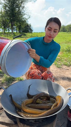 How to cook and wash eel recipe | Closet Cooking