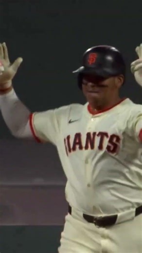 This canoer did the most for Rafael Devers' home run ball 😂💦 (via @sfgiants/IG)