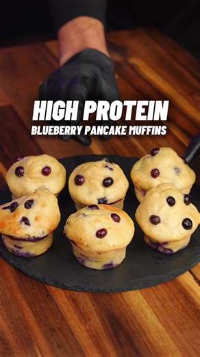 High Protein Blueberry Pancakes Muffins! 🔥🫐🧁🥞#easyrecipes #highprotein #muffins #pancakes 16g Protein each! Delicious & Easy to make! 💪🏽 Checkout my High Protein Cookbook with 270 recipes & calorie tracking barcodes! (Link in bio)📕👨🏽‍🍳 Makes 6 muffins Calories & Macros 📊 Per muffin: 179 calories 16g P | 21g C | 5g F Ingredients - 170g fat free cottage cheese - 4 eggs - 1 tsp vanilla extract - 20g granulated sweetener - 120g self raising flour - 45g vanilla protein powder (use a whey c