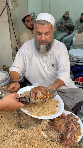 King of Mewa Chawal in Peshawar | Siraj Ameer Sb Special Chana Mewa Chawal | Khyber Bazaar
