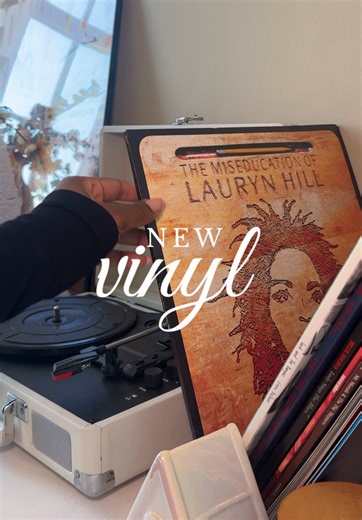 it just hits differentttt idk why #vinylrecords #recordplayer #crosley #laurynhill