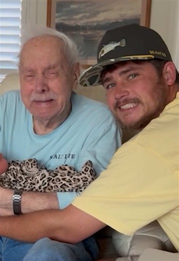 The sweetest first meeting, five generations in the making. 🥹 #humankind