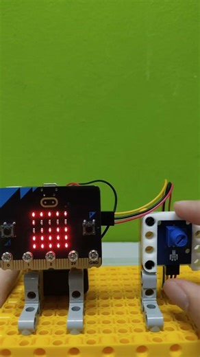How to Use a Potentiometer with micro:bit | Beginner Analog Project #shorts
