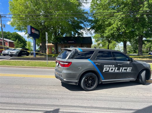 Manhunt underway after Berea bank robbery leaves 2 employees dead
