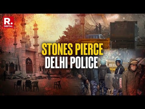 Police Fights Protesters Pelting Stones During Demolition Drive | Delhi | Faiz-e-Ilahi Mosque