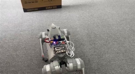 This robot now carries its own brain — a @Qualcomm Dragonwing™ QCS6490 mounted right on its back.No more waiting on the cloud to make sense of the world. Everything processed on the spot, in real time.That's SR Agentic at work.