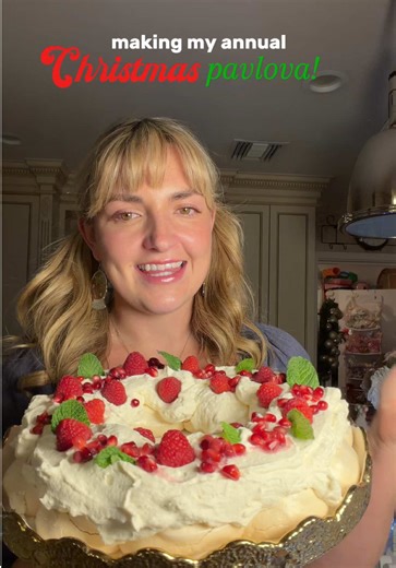 Delicious Homemade Pavlova Recipe for Holiday Desserts