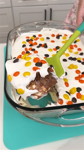 Easiest Peanut Butter Treat I make a cheesecake peanut butter chocolate no bake treat. | Justine Kameron