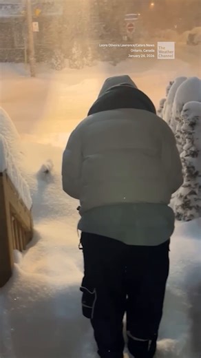 That’s one way to measure how much snowfall’s on your front porch! | The Weather Channel