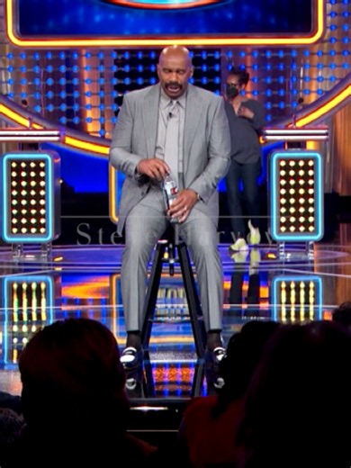 She is MET GALA APPROVED! #steveharvey #stories #standup #steveharveycomedy #comedy #asksteve