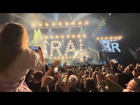 Richard Ashcroft - Bittersweet Symphony (The O2 Arena, London)