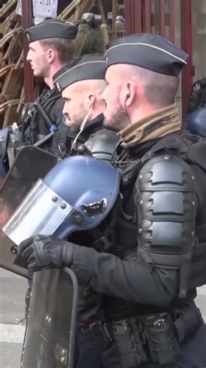 New Wave of Paris Students Hits the Streets in Last-Minute Protest #shorts