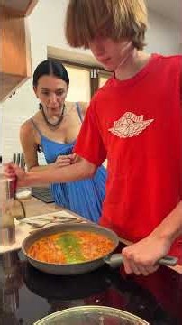 This Quick sausage tomato zucchini pasta got us cooking together #easyrecipe #cooking #hacks