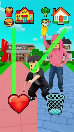 Fast Food Or Mom Food 🍔🥦 #roblox