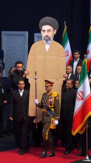 🚨 Mojtaba Khamenei finalmente faz sua primeira aparição pública para homenagear seu falecido pai.