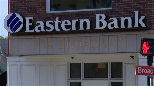 Two charged in Everett bank robbery, prosecutors say BB gun was used