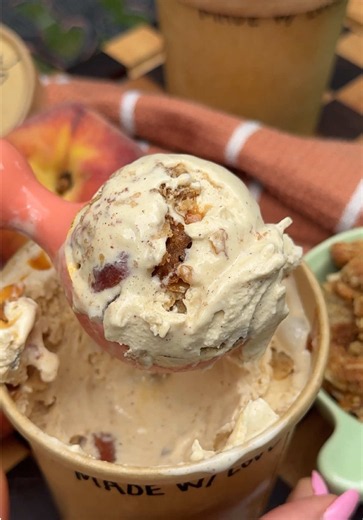 salted caramel peach crisp ice cream 🍑🍦 Welcome back to what’s the scoop: the series where I’ll be making fun new ice cream flavors every single week for the summmaaatimmmeeee 🤩 Meet this beaut!! A decadent brown sugar cinnamon custard ice cream swirls with homemade peach pie filling, oatmeal streusel, and salted caramel 🤌🏻 it’s truly my dream ice cream!! Google “munchies by Mallory peach crisp ice cream” for the full recipe xoxox ❤️ #icecreamrecipe #baking #peaches