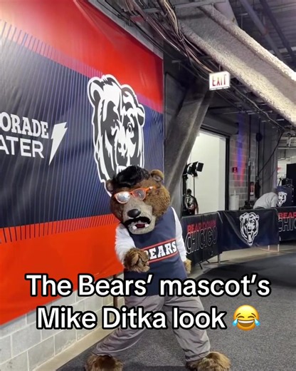 he nailed it 🔥 (via therealstaley/IG) #chicagobears #chicago #mascot #mikeditka