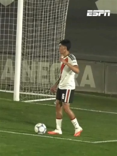 ¡ERROR INCREÍBLE EN EL FONDO DE #RIVER! Kevin Ferreira aprovechó el blooper del arquero y anotó el 1-0 parcial de #Boca ante el Millonario. 📺 Mirá TODA la 🇦🇷 #CopaProyeccion por ESPN en el Plan Premium de @disneyplusla