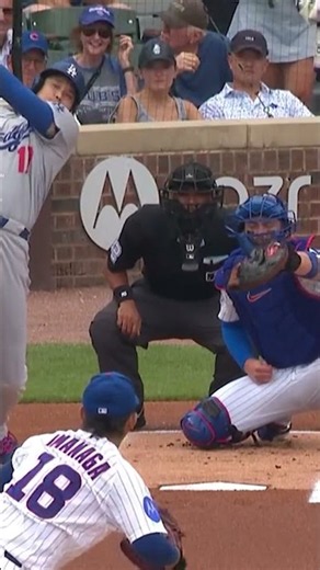 Shohei Ohtani rockets a leadoff homer for the Dodgers at Wrigley 🚀