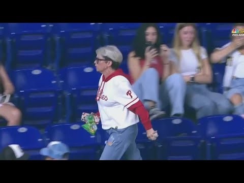 Heated argument over Home run Marlins ball at Loan Depot Park ends with a happy surprise