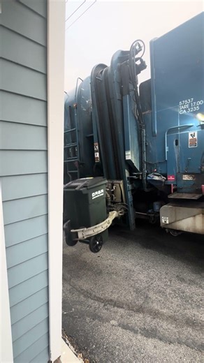 Side loader garbage truck trash can pick up!