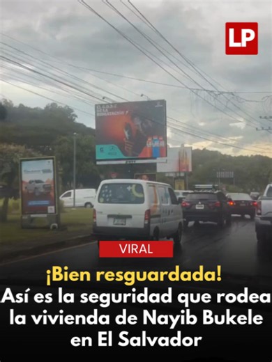 👀🇸🇻🔒 ¡Bien resguardada! Un video muestra las medidas de seguridad que rodean la vivienda del presidente de El Salvador, Nayib Bukele, donde se observa el despliegue de vigilancia en los alrededores de la propiedad. #Noticias #Viral #ElSalvador #NayibBukele #NoticiasHonduras Crédito video: Viajando con Isa