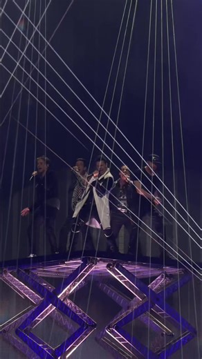 Thank you blockheads for another MAGICAL weekend in Vegas! 3 more shows left in February! See you Wednesday!! | New Kids On The Block