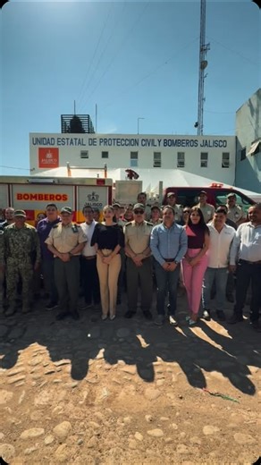 Sergio Ramírez López on Instagram: "Es un gusto regresar al municipio de #ElGrullo, en el corazón de la Sierra de Amula, especialmente cuando se trata de fortalecer las capacidades de respuesta de nuestros Cuerpos de Bomberos.🚒 Hoy hicimos entrega de un camión motobomba que fortalecerá la operación de la Comandancia Regional No. 6 y de los municipios que integran la Sierra de Amula, así como de un vehículo de ataque ligero para los bomberos municipales de El Grullo. 🧑‍🚒🤝👨‍🚒 Estos vehículos
