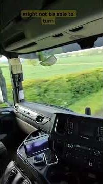 Turning right on busy A5 with restricted view- u should know every possible scenario on that road