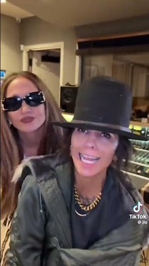 Linda Perry x Nicki Minaj