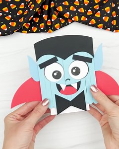 These little vampire crafts are just the right kind of spooky! Snag the PDF ⬇️ | Simple Everyday Mom