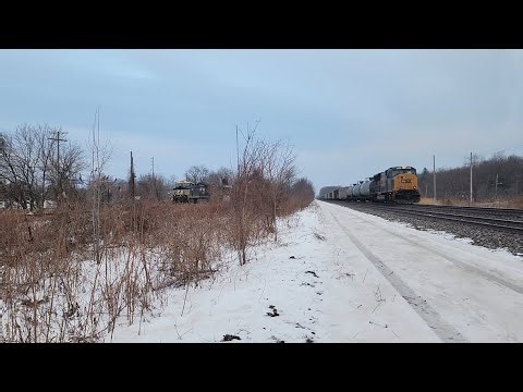 CSX garbage express M635 and an unusual meet with Norfolk Southern andsome surprises at te end!