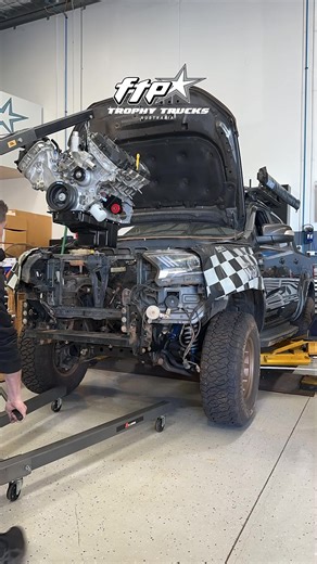 #coyotev8 fits like a glove in the #fordranger #wildtrak #v8swappedranger #coyoteswap #v8swap #timelapse #engineswap #ranger #ford #4x4 #4x4australia