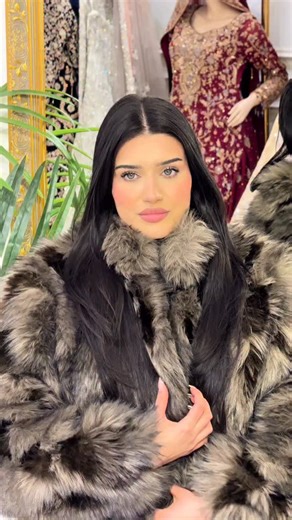 7AATRANG BRIDAL’S🇬🇧 on Instagram: "WATCH FULL🫠 AMAZING NEW MOST BEAUTIFUL SHORT KAMEEZ WITH GHARARA STYLE OUTFIT BY 7AATRANG✨❤️#7aatrang #bridal #partywear #birmingham #foryou"