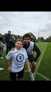 What an incredible end to Tony’s birthday week! 💙⚽️ A dream come true — a trip to the Chelsea Training Ground to meet the legends, followed by an unforgettable day at Stamford Bridge watching the Chelsea Legends take on Liverpool. All in support of the amazing @chelseafcfoundation who have supported Tony so much over the years. 🙏 @chelseafc It was so special catching up with oCarlo Cudicini @ccudicini again after their O2 climb together — they’ve spent so much time working on Tony’s goalkeepin