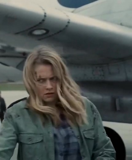 2.6K views · 54 reactions | Best Movies Netflix 2025 #movie #movies #movieclips #movienight | Movie Review Fanclub | Facebook