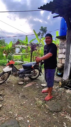 Cuci Motor di Tempat Pencucian: Alat dan Sabun Terbaik