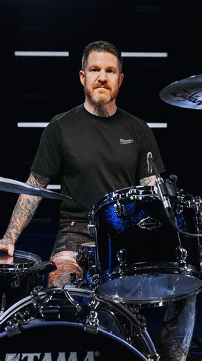 Andy Hurley breaks down the drums behind “Hum Hallelujah” by Fall Out Boy 🥁 Join us as Andy dives into the drumming behind “Hum Hallelujah.” He shares how the parts balance urgency with control, locking in tightly with the bass while leaving space for the vocals and melodic hooks to shine. Andy also explains how dynamics and restraint play a key role in making the song hit hard without overplaying. Head over to the Drumeo channel to catch the full session with Andy! #drumeo #musora #musoramedia