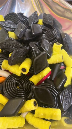 Do you love liquorice? Well so do we! Have a look at this mix up of some of our best sellers! From classic pontefract cakes and liquorice allsorts to salted liquorice tubes and farmyard shaped pieces- sweets4me really do have it all! Head over to our website to order yourself some liquorice treats today! 🍬 💛 #onlinebusiness #pickandmix #sweets #liquorice #sweetshopuk #pickandmixsweets #packanorder #candystore #onlineshopping