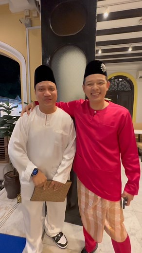 Unveiling the secret to a happening Hari Raya get together: ✨sparklers✨ Lemak Manis with Bunga Api is a 10/10 match❤️ Also thank u Tourism Malaysia for having us and the rest of the content creators! | Fiza O