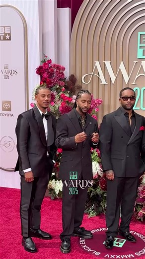 Our hearts went bump, bump, bump for B2K! 😍 #BETAwards | BET