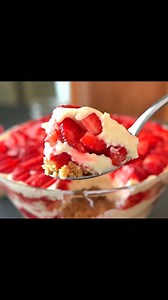 Strawberry Cheesecake Trifle 😋😋 Ingredients: 1 package (8 ounces) cream cheese, softened 1 cup (8 ounces) sour cream 1/2 cup cold milk 1 package (3.4 ounces) instant vanilla pudding mix Must express something to keep getting my recipes....Thank you. Recipe in (c.o.m.m.e.n.t ). | Sweet Recipes