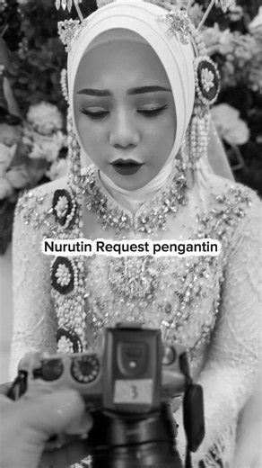 Pose Foto Berdiri untuk Foto Wedding: Gaya Clean & Natural