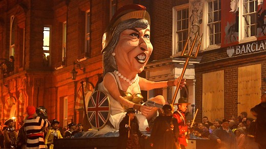 BBC Arts - BBC Arts - Blazing a trail: Why 80,000 watch the Lewes Bonfire spectacle